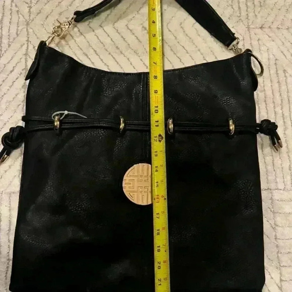 Ladies black purse. Super soft. Gorgeous! - Picture 2 of 5